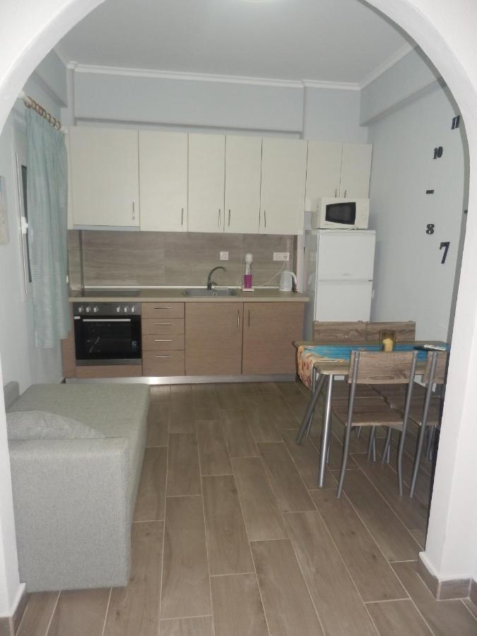 Zephyros Family Apartments 1 オルモス・パナギアス エクステリア 写真